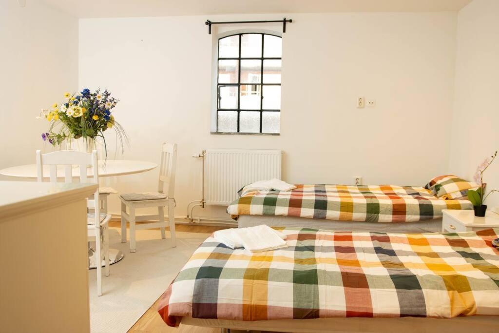 Historical Malt Factory Apartment, 6 Bedrooms, Sleeps 12 , Hot Tub Helsingborg Esterno foto