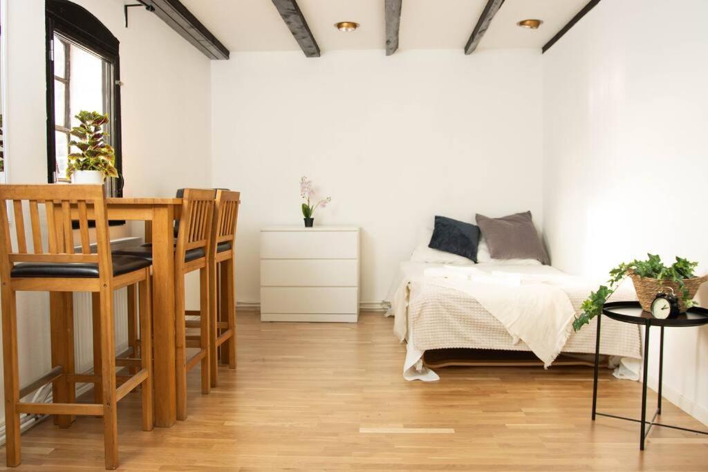 Historical Malt Factory Apartment, 6 Bedrooms, Sleeps 12 , Hot Tub Helsingborg Esterno foto