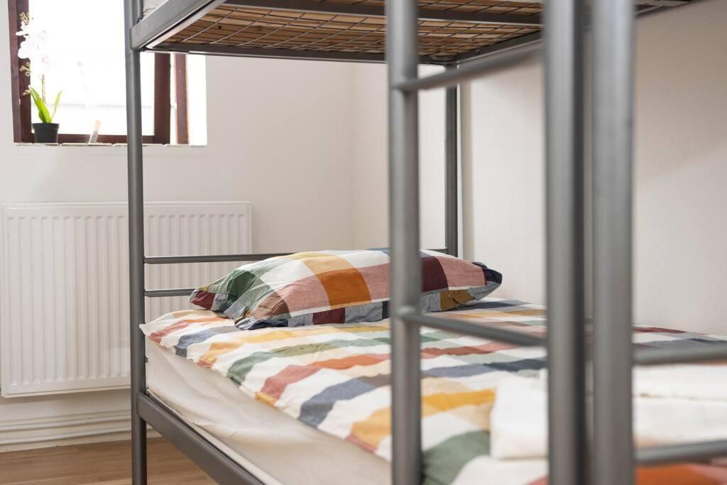 Historical Malt Factory Apartment, 6 Bedrooms, Sleeps 12 , Hot Tub Helsingborg Esterno foto