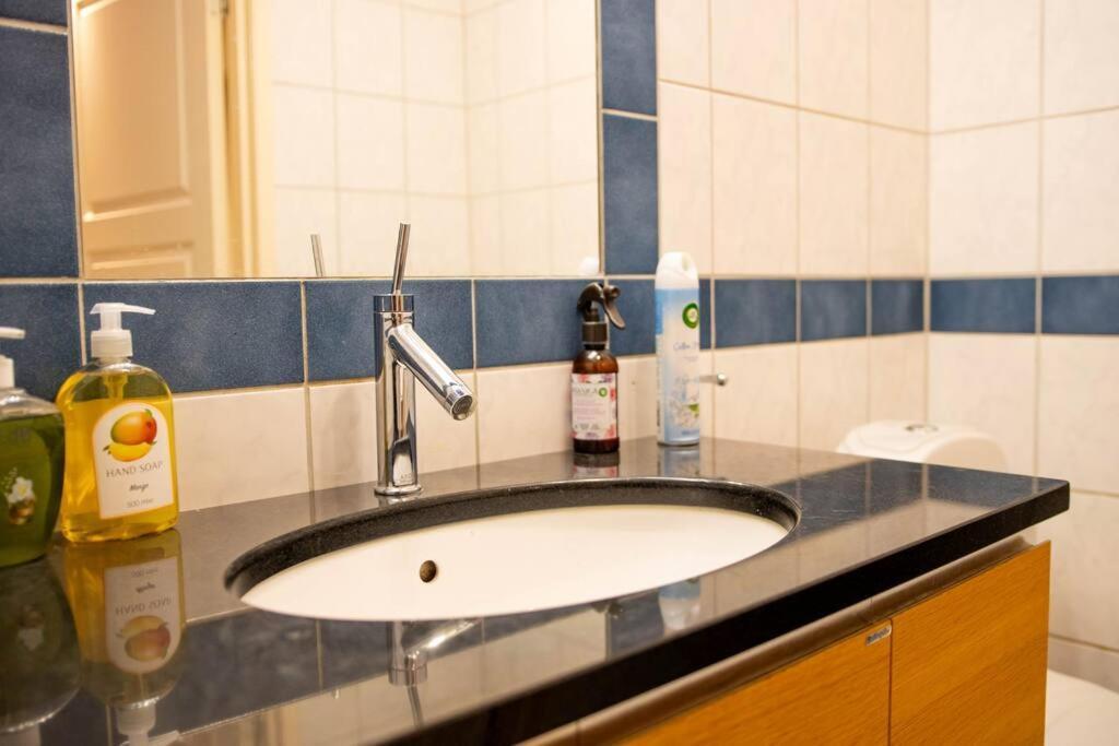 Historical Malt Factory Apartment, 6 Bedrooms, Sleeps 12 , Hot Tub Helsingborg Esterno foto