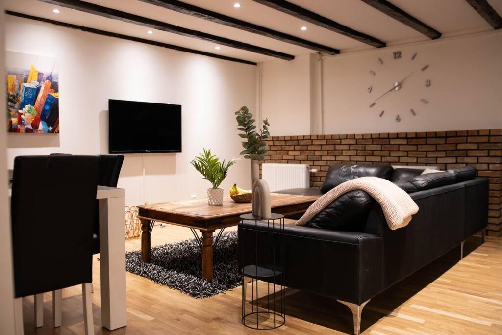 Historical Malt Factory Apartment, 6 Bedrooms, Sleeps 12 , Hot Tub Helsingborg Esterno foto